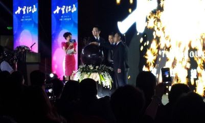 正榮十里江山TOP級(jí)產(chǎn)品亮相 華人之光許茗時(shí)裝秀點(diǎn)亮南昌名流夜宴